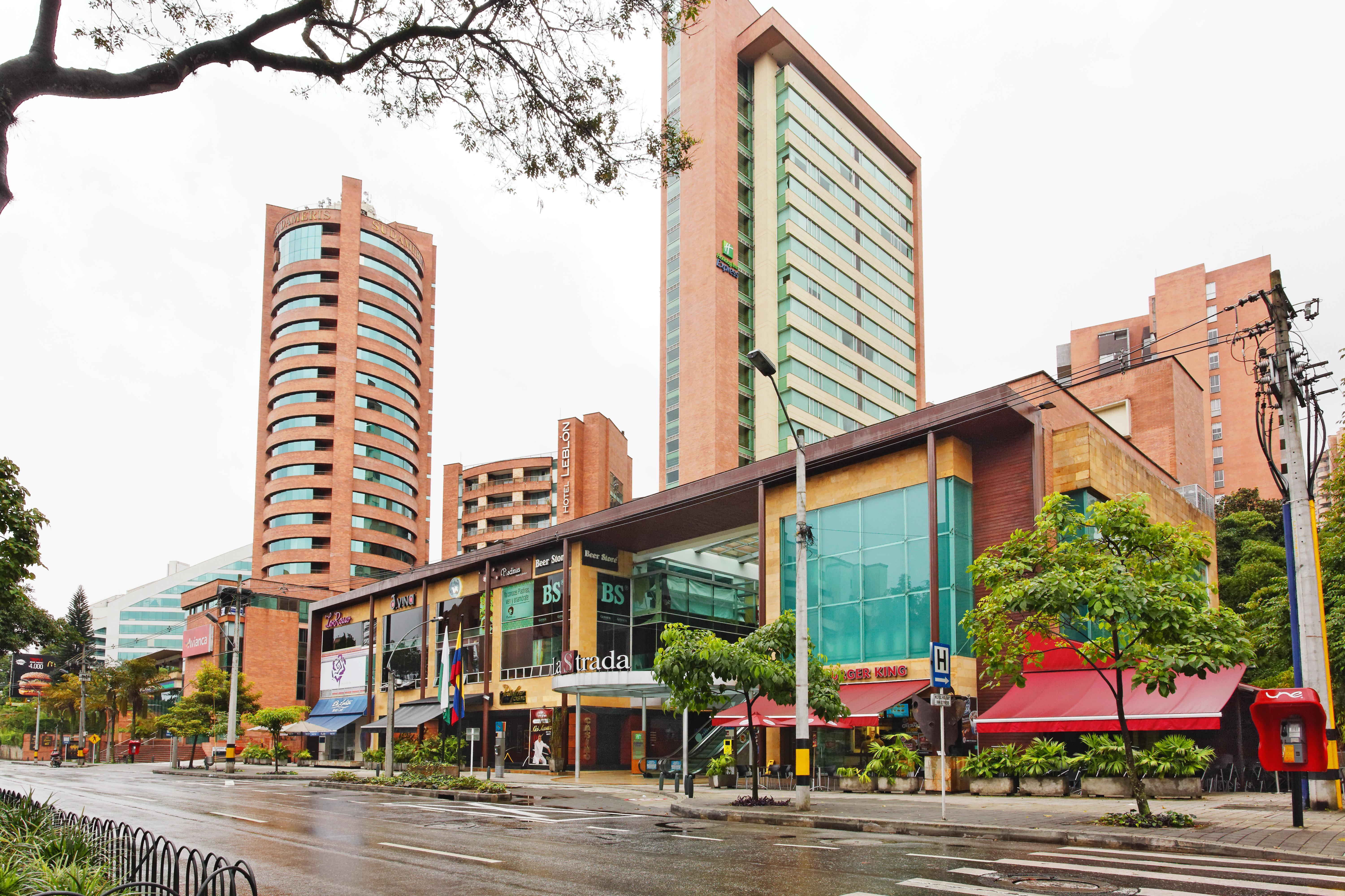 Hotel Holiday Inn Express & Suites Medellin By Ihg Kültér fotó
