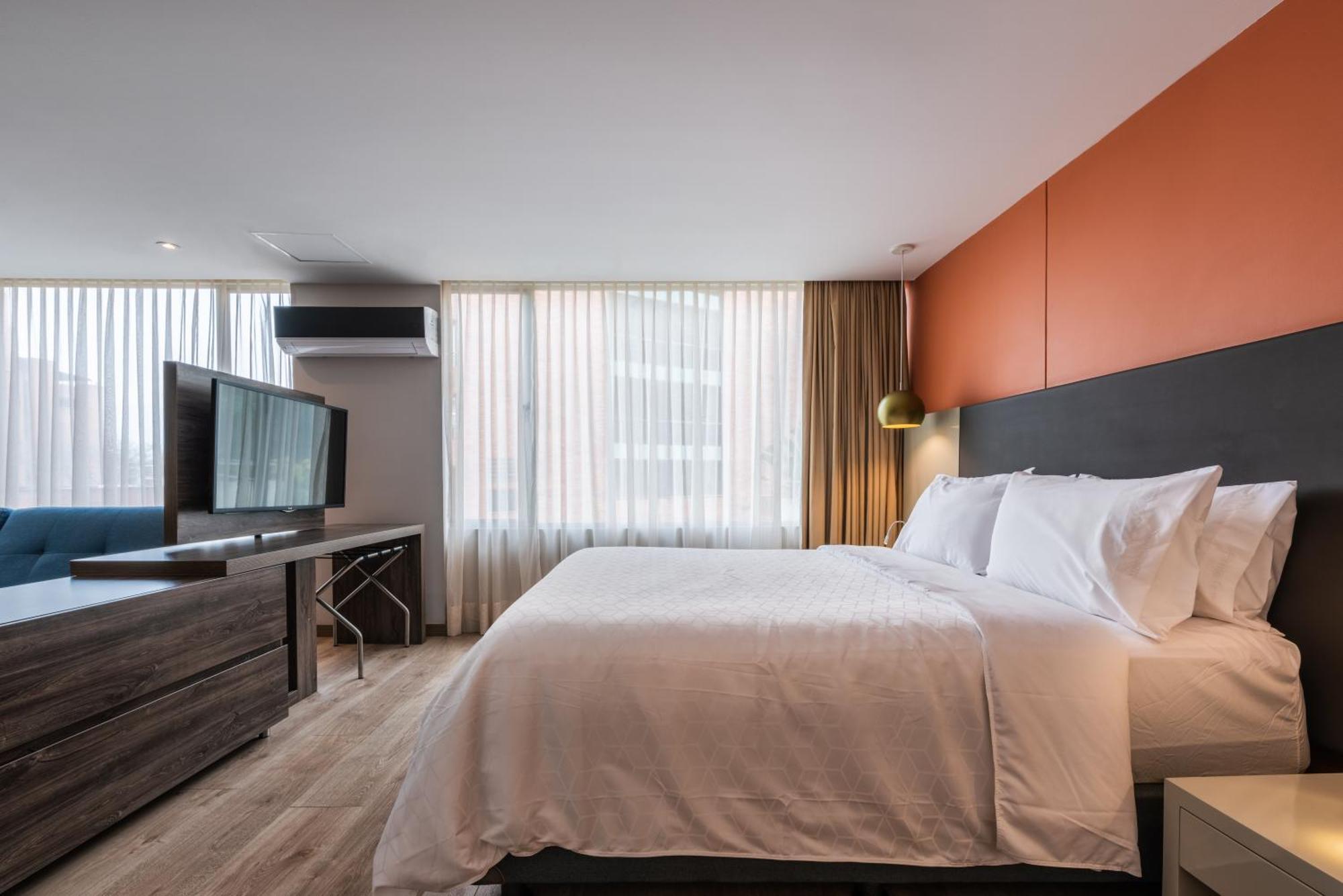 Hotel Holiday Inn Express & Suites Medellin By Ihg Kültér fotó