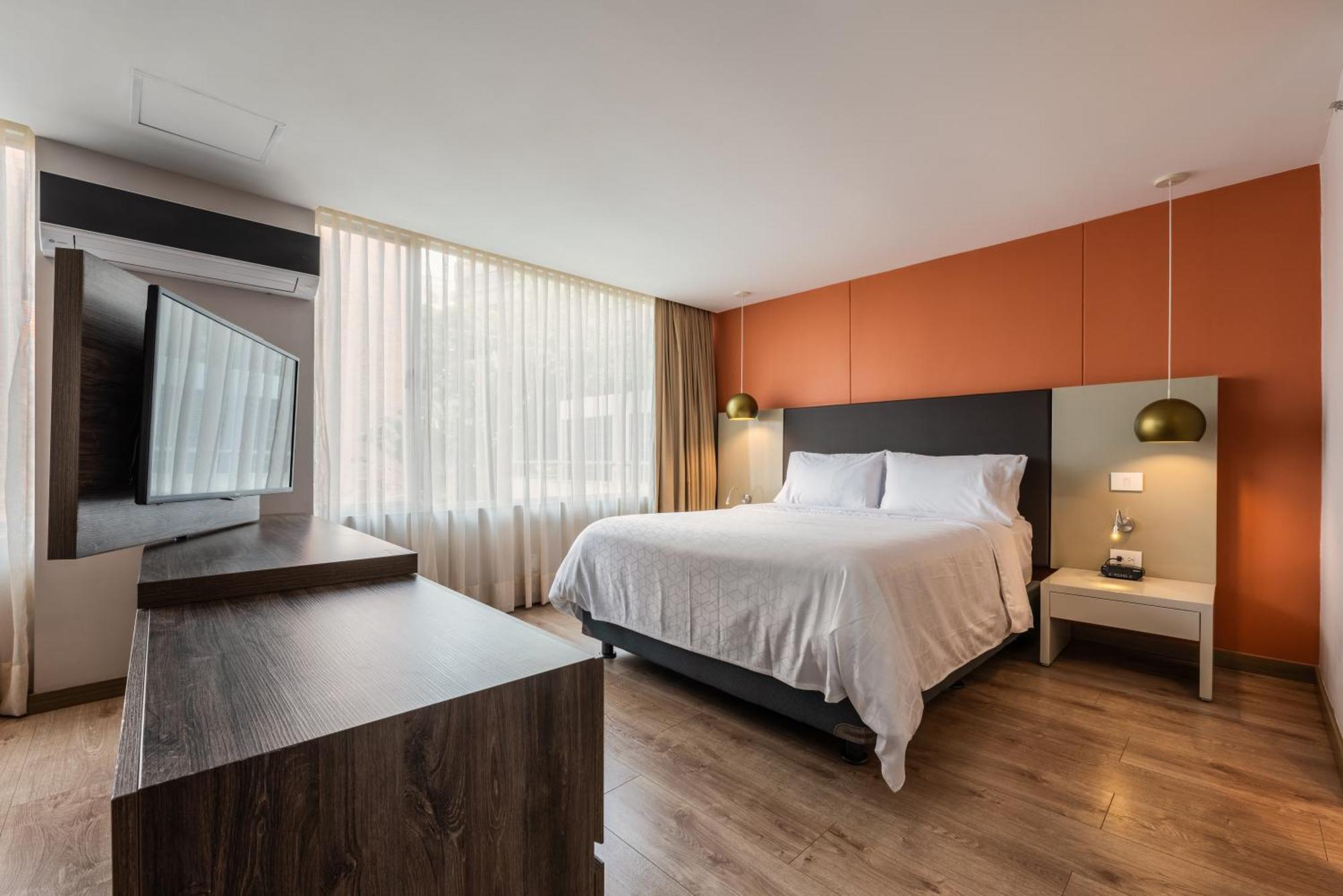 Hotel Holiday Inn Express & Suites Medellin By Ihg Kültér fotó