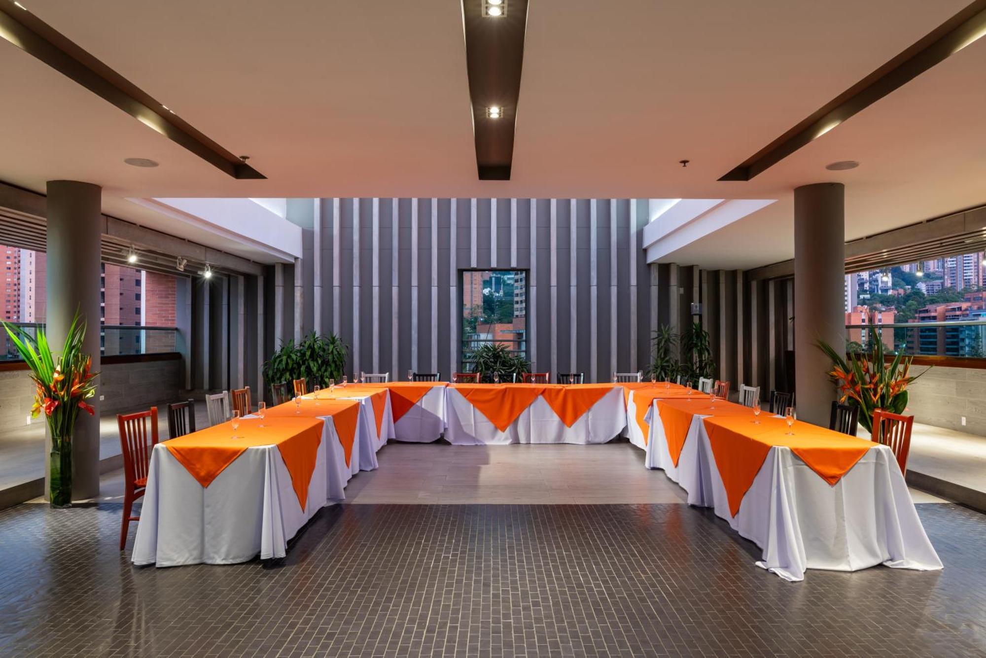 Hotel Holiday Inn Express & Suites Medellin By Ihg Kültér fotó