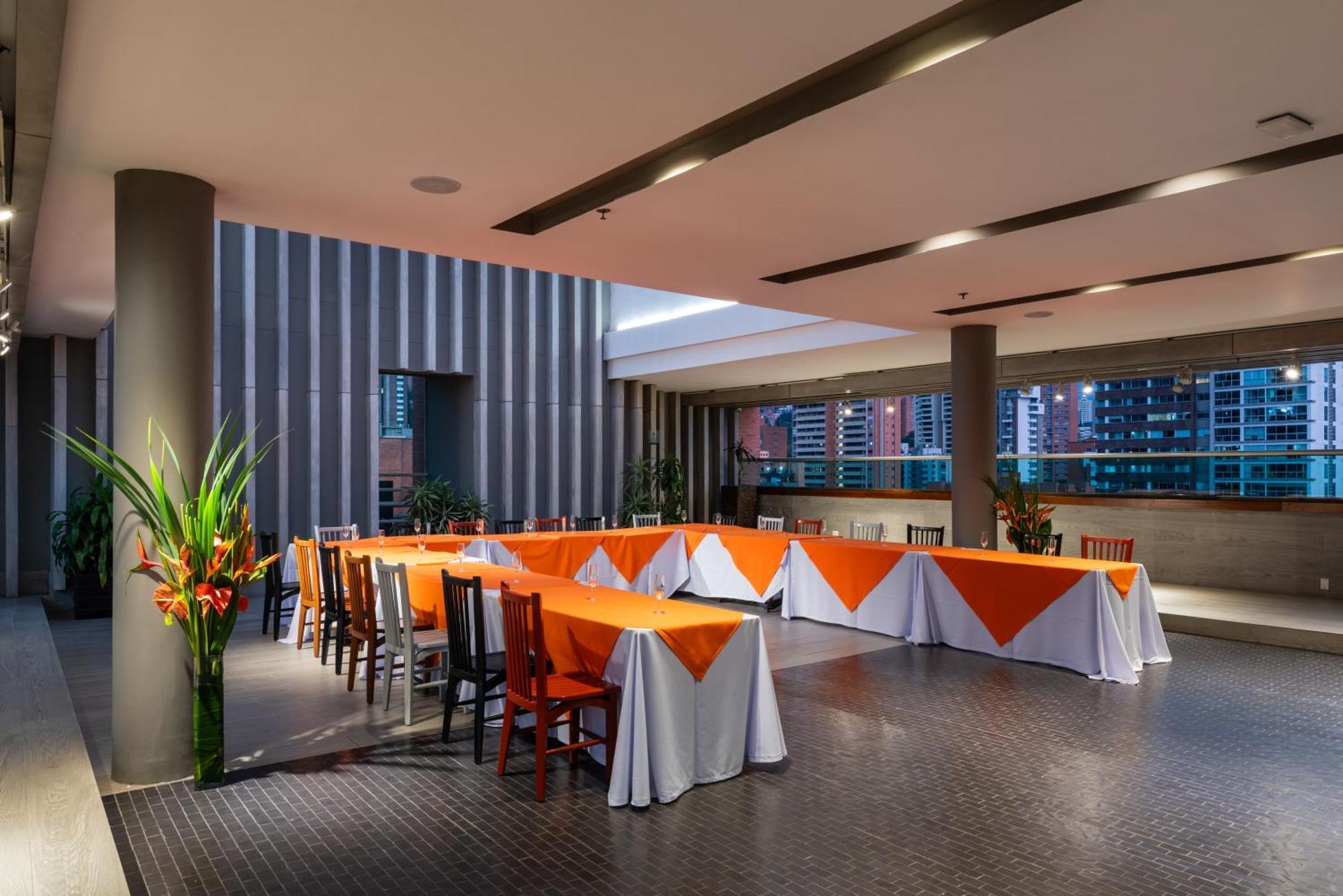 Hotel Holiday Inn Express & Suites Medellin By Ihg Kültér fotó