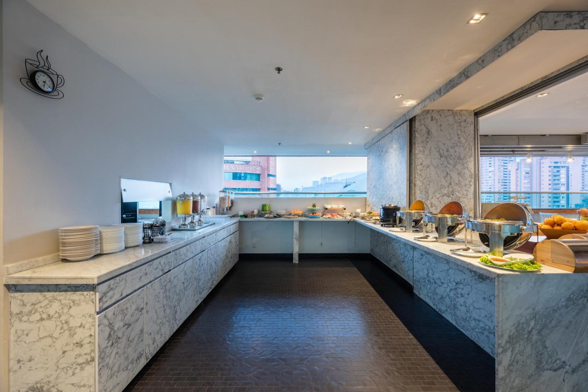 Hotel Holiday Inn Express & Suites Medellin By Ihg Kültér fotó