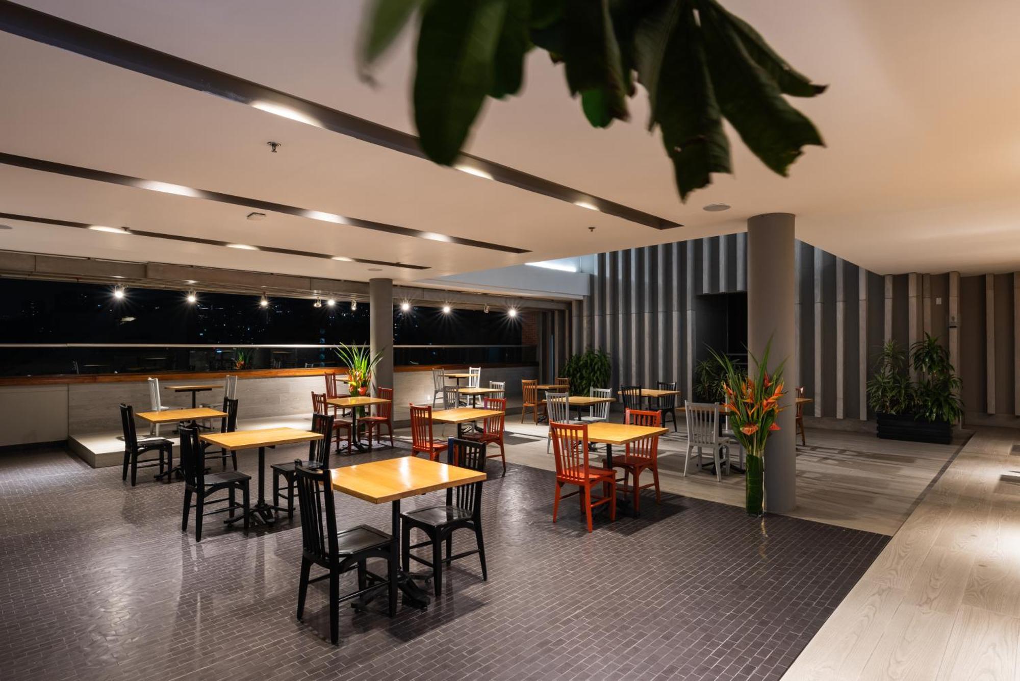 Hotel Holiday Inn Express & Suites Medellin By Ihg Kültér fotó