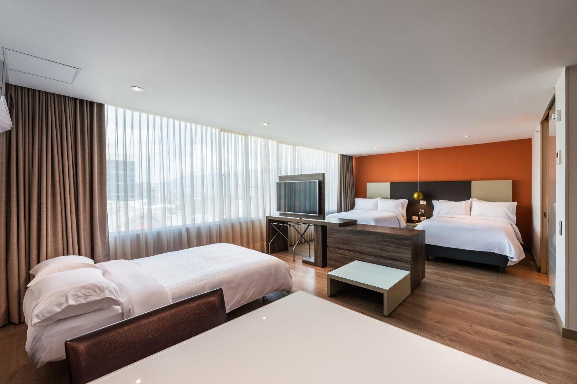 Hotel Holiday Inn Express & Suites Medellin By Ihg Kültér fotó