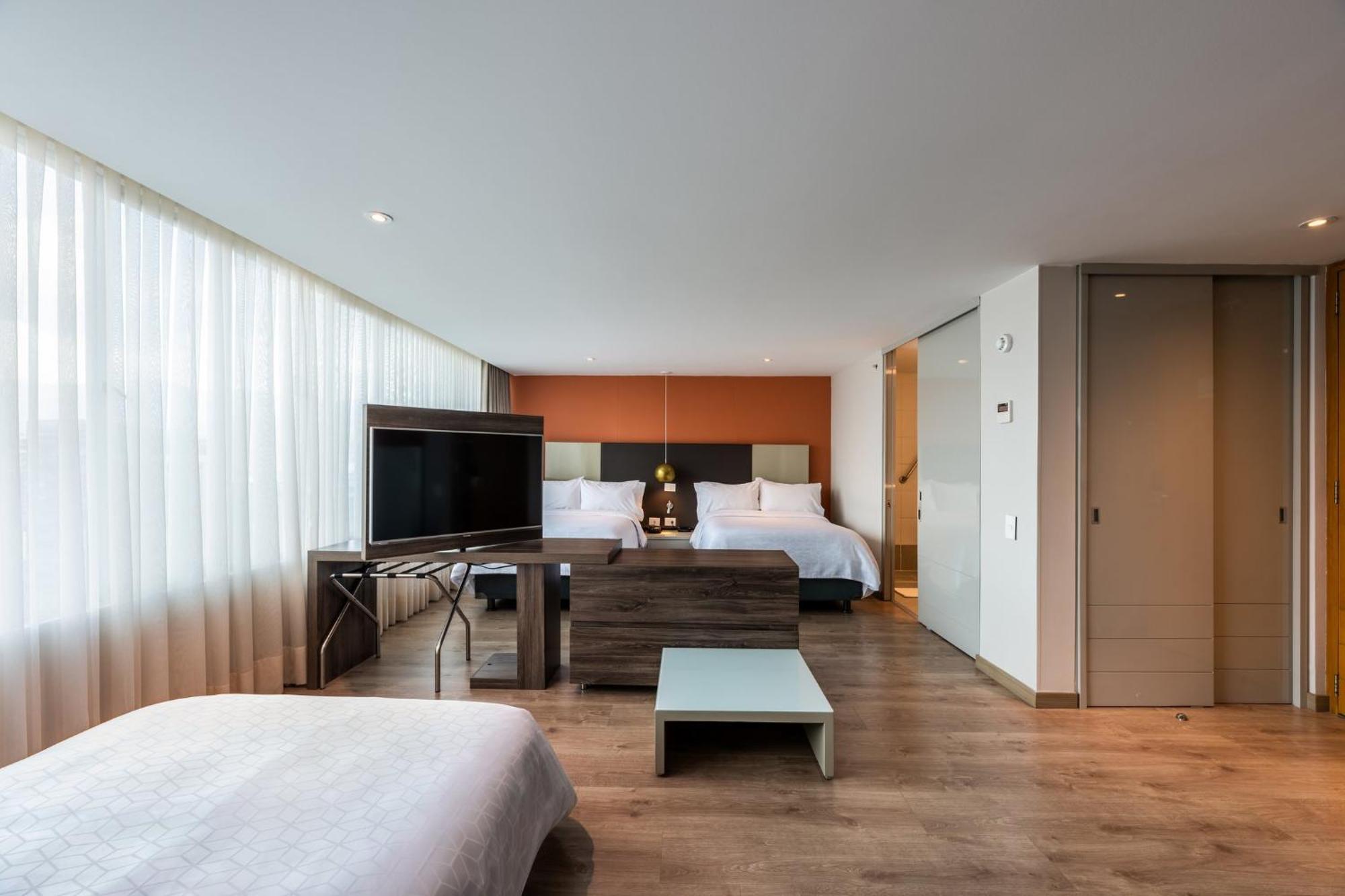 Hotel Holiday Inn Express & Suites Medellin By Ihg Kültér fotó